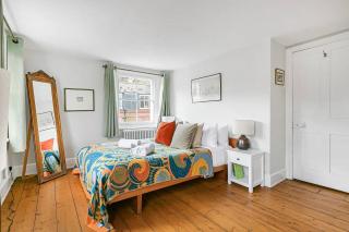 Mayfair Periodic Home from Home Pass The Keys - 2