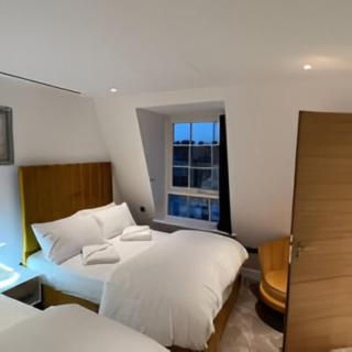 RESERVE Amazing 2-bedroom penthouse in Marble Arch 74 - Londra - 7