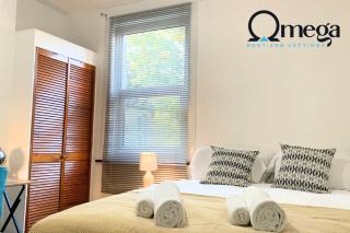 Double Room with a shared Kitchen and bathroom in a 5-Bedroom House at Hanwell - 7