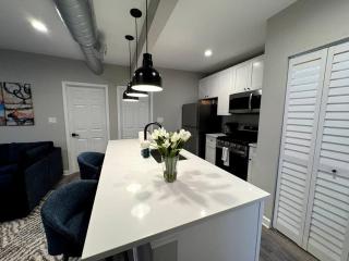 West Loop King Oasis/2BR that sleeps 6 guests/walk to Fulton Market - Chicago - 2