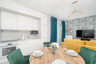 Beautiful Apartment with Balcony & Free Garage by Noclegi Renters - Poznań - 7