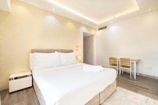 Manzil - 4BR with Maid's Room in JBR with Marina and Dubai Eye View - 3