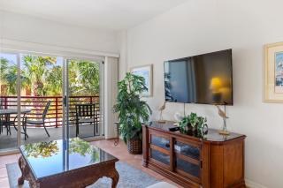 Luxury Updated Unit w/ Balcony - Crimson #105 - 9