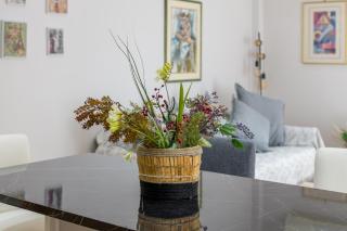 One Bedroom Apt w/ Balcony - Athene - 1