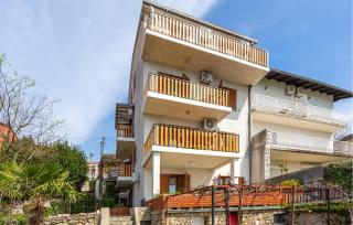 Cozy Apartment In Dramalj With Kitchen - 0