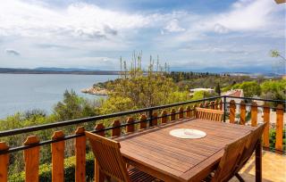 Cozy Apartment In Dramalj With Kitchen - 2