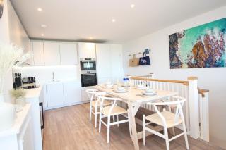 Coastal apartment sea views - 5