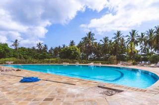 Golden Beachfront Apartment Diani - Ukunda - 3