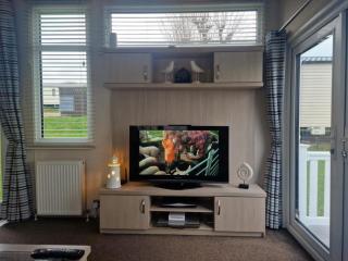Inviting 2-Bed Caravan on Combe Haven Holiday Park - Hollington - 3