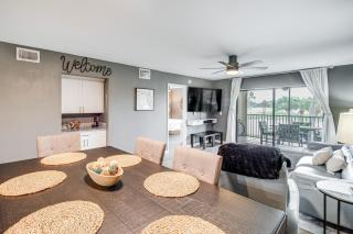 Stylish Fort Myers Condo about 2 Mi to Beaches! - Fort Myers - 2