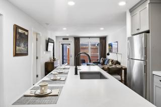 Top Floor Condo with Balcony - Steps To Lifts & Main Street condo - 1