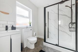 Lovely 2 Bedroom House - Free Parking - Accommodation near QMC Hospital & University of Nottingham - Suitable for Short Stays & Long Stays - Nottingham - 9