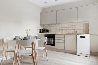 Lovely 2 Bedroom House - Free Parking - Accommodation near QMC Hospital & University of Nottingham - Suitable for Short Stays & Long Stays - 1