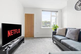 Lovely 2 Bedroom House - Free Parking - Accommodation near QMC Hospital & University of Nottingham - Suitable for Short Stays & Long Stays - Nottingham - 0