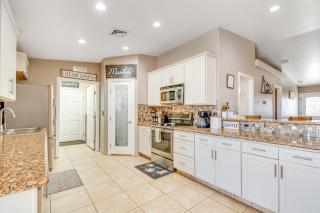 Lake Havasu City Escape Patio, Pool and Grill! - 2