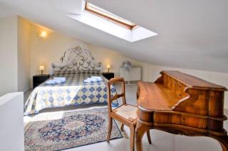 Stylish & Spacious Townhouse - Walk to Beach & Town - 1