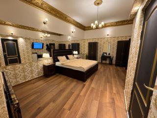 The King Suite with balcony view piata romana - 2
