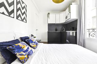 Lovely top floor studio near Montmartre - París - 9