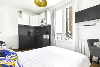 Lovely top floor studio near Montmartre - 2