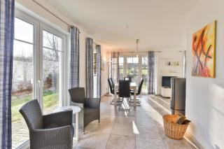 Schönes Ferienhaus in Middelhagen mit Großem Garten und Strand in der Nähe - Lobbe - 6