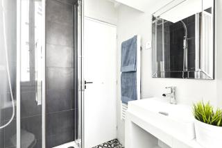 Lovely top floor studio near Montmartre - París - 7