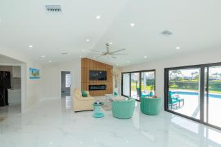 Sleek and Modern, Sunset Views & Pool - The Lighthouse - Roelens Vacations - Cape Coral - 4