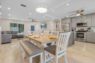 Yacht Club Area - 5 minutes to Open Water, Heated Pool & Dock - Villa La Casa Al Mare - Roelens - Cape Coral - 3
