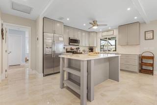 Yacht Club Area - 5 minutes to Open Water, Heated Pool & Dock - Villa La Casa Al Mare - Roelens - Cape Coral - 2