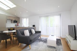 West Finchley by Viridian Apartments - Finchley - 3