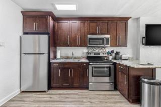 Park Shore Suites of Madeira Beach! Pet Friendly and Steps to the Beach! - #8 - St Pete Beach - 7