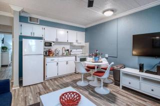 Sunset Beach Suites #5 - Under New Management! Pet Friendly and Steps to the Beach! - St Pete Beach - 5
