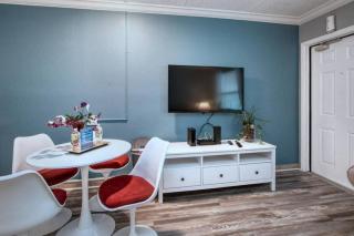 Sunset Beach Suites #5 - Under New Management! Pet Friendly and Steps to the Beach! - St Pete Beach - 6