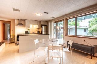Basement Apartment w/ Hot Tub & Bombshelter! - Burien - 5