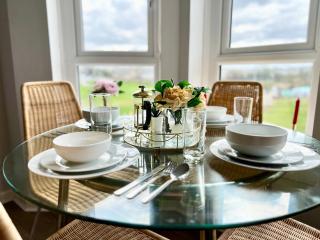 Luxurious & Modern Apartment - Hawkhead - 0