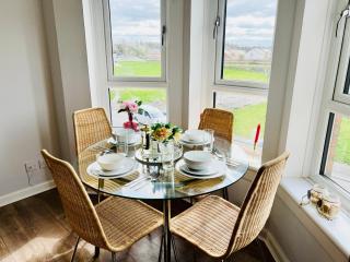 Luxurious & Modern Apartment - Hawkhead - 4