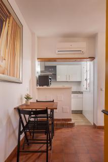 Duquesa port studio apartment - bright sunlit terrace - 3