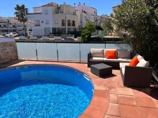 Villa Empuriabrava on main canal with 13 m private mooring, private pool, air con in all rooms, non-smoking - Empuriabrava - 5