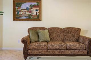 Spacious Bright Close to Disney with Pool and Gym - Kissimmee - 1