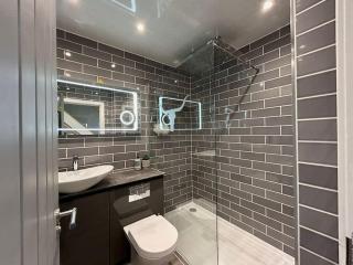 Unique & Pet Friendly Luxury Retreat With Hot Tub - 1