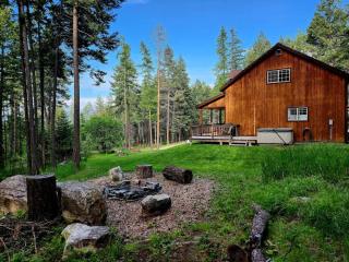 Blacktail Cabin Hideaway with hot tub - Lakeside - 6