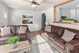 4th Ave Hideaway - Cozy home with spacious yard - Columbia Falls - 9