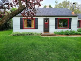 4th Ave Hideaway - Cozy home with spacious yard - Columbia Falls - 8