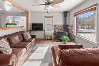 4th Ave Hideaway - Cozy home with spacious yard - Columbia Falls - 5