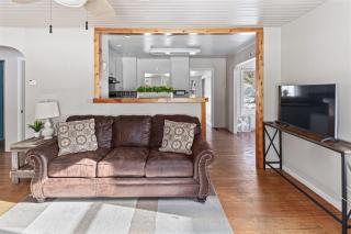 4th Ave Hideaway - Cozy home with spacious yard - Columbia Falls - 3