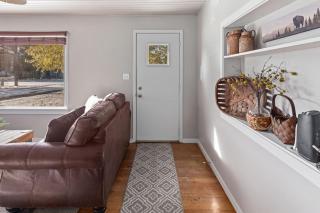 4th Ave Hideaway - Cozy home with spacious yard - Columbia Falls - 2