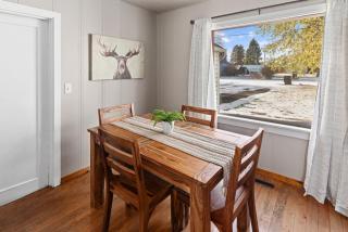 4th Ave Hideaway - Cozy home with spacious yard - Columbia Falls - 1