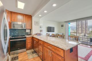 Honolulu Condo with Private Lanai Walk to the Beach - 2