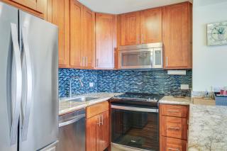 Honolulu Condo with Private Lanai Walk to the Beach - 1