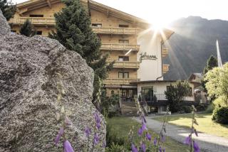 Hotel Johanna mitten im Ötztal - Umhausen - 0