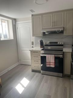 Brand New, cozy 2 Bdrm Bsmnt Apt - Mississauga - 3